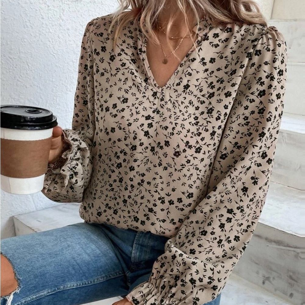 Beige/black top